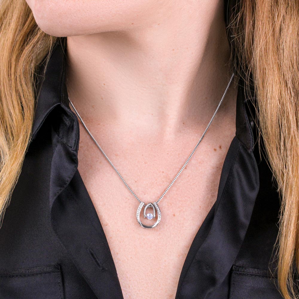 Lucky Horseshoe Necklace – product detail 4